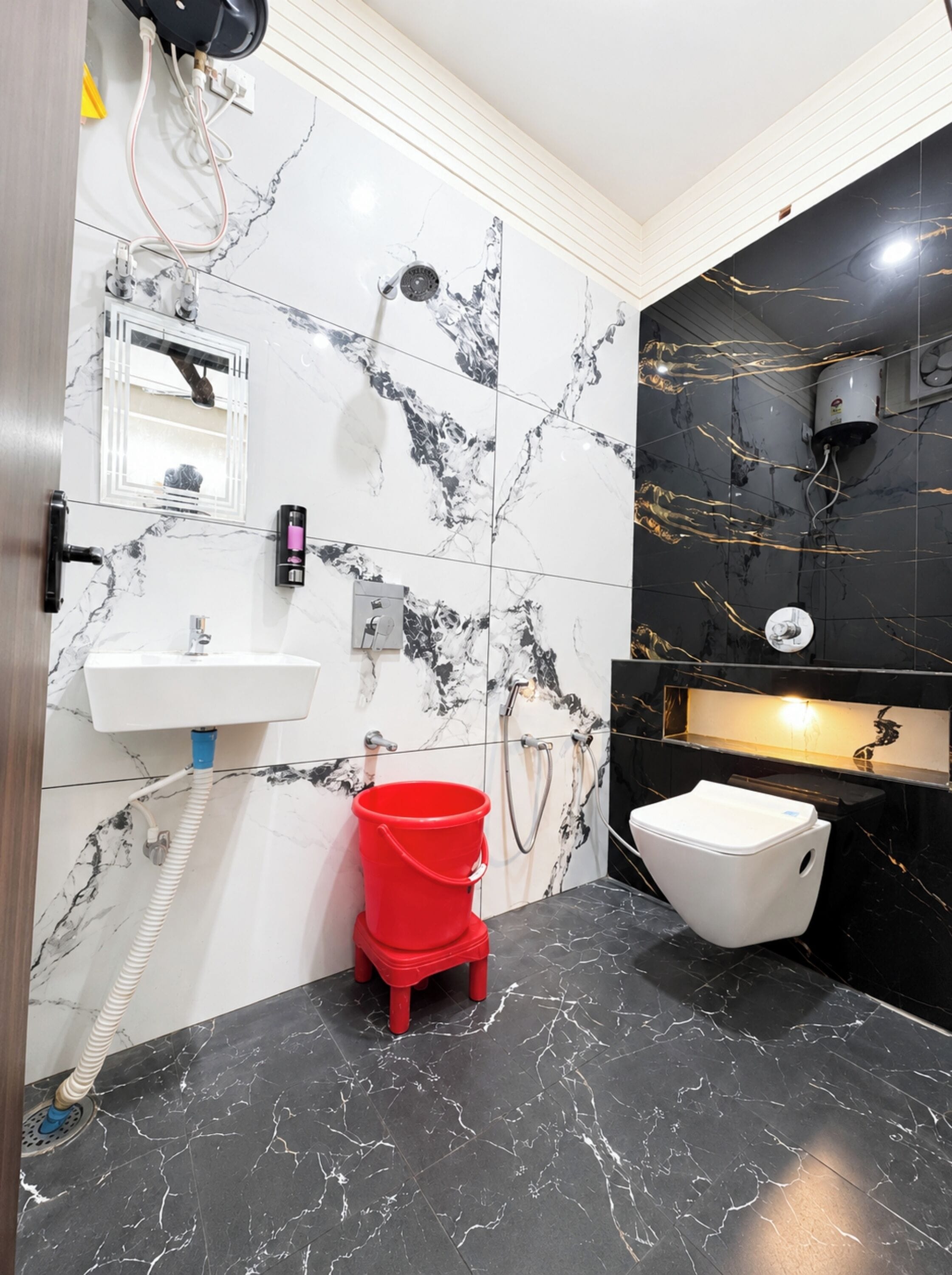 Regadera, regadera tipo lluvia, amenidades de baño gratuitas, pantuflas 