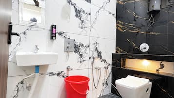 Regadera, regadera tipo lluvia, amenidades de baño gratuitas, pantuflas