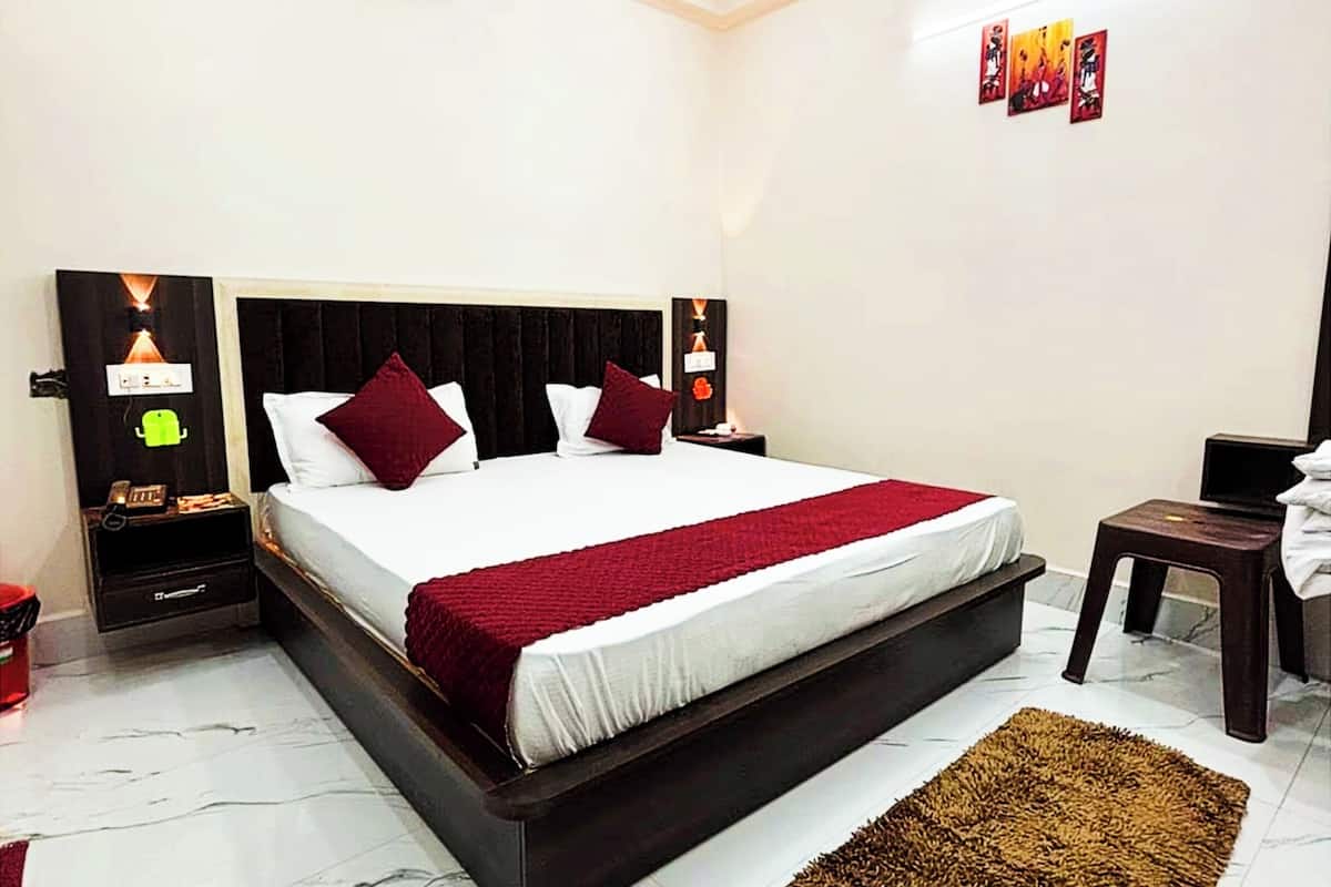 Junior Double Room | In-room safe, soundproofing, free WiFi, bed sheets