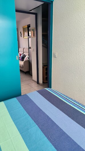 1 bedroom, iron/ironing board - St Cyprien: Serenity and relaxation with a view of the marina (Saint-Cyprien)