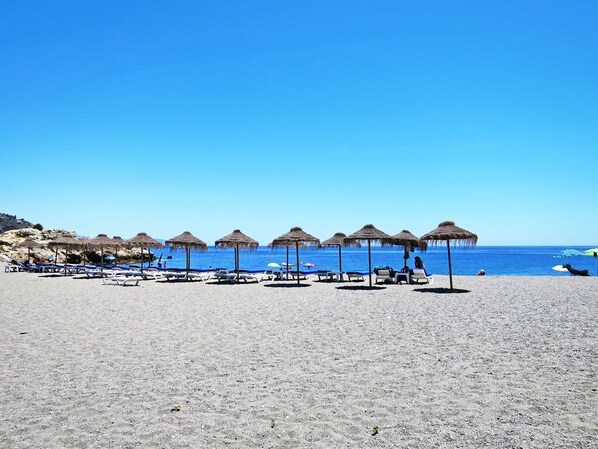 بالقرب من الشاطئ