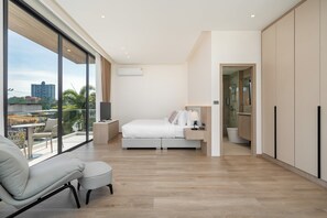 8 bedrooms, iron/ironing board, WiFi, bed sheets