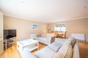 Smart TV - 10mins to St Andrews & Dundee. 5mins to Tentsmuir Forest and beach. (St Andrews)