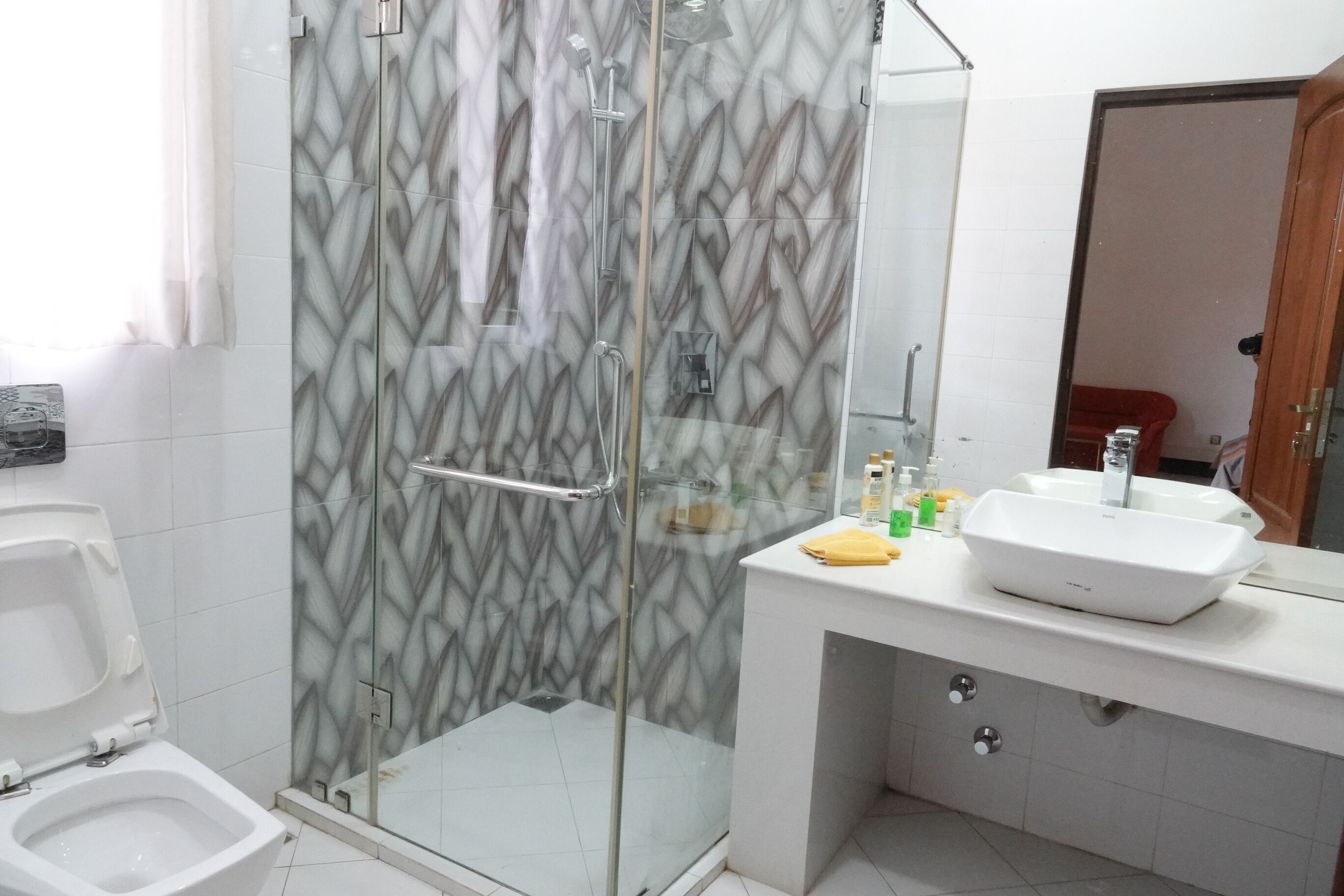 Double Room | Bathroom | Shower, hair dryer, bidet, towels