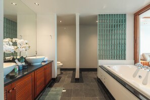 Villa, Buchtblick | Badezimmer