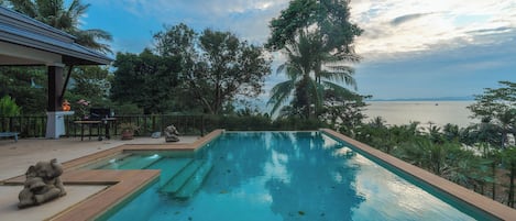 Piscine extérieure