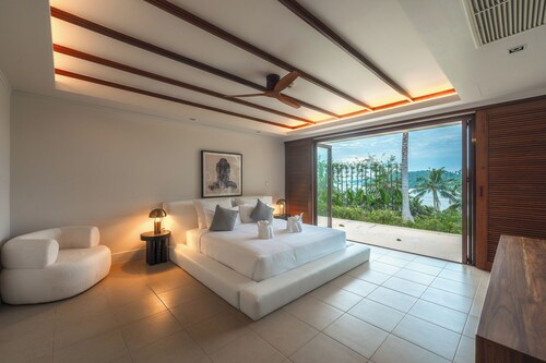 Sunrise 7BR Luxe Villa Sea View V151