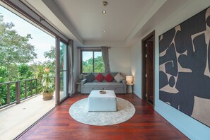 Villa, Bay View