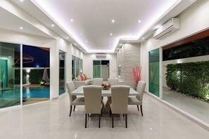 Dining - Luxury Pool Villa A14 3BR/8 Persons (Muang Pattaya)
