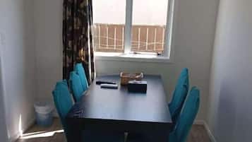 House | In-room dining