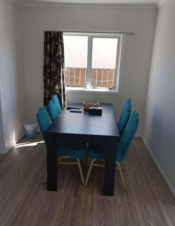 House | In-room dining