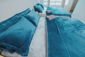 3 عدّة غرف نوم ومكواة/لوح كي وواي فاي وملاءات أسرّة