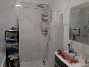 Ducha y secador de pelo