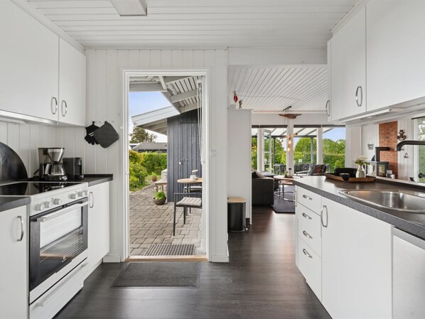 Fridge, microwave, dishwasher, cookware/dishes/utensils