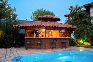 Bar im Pool