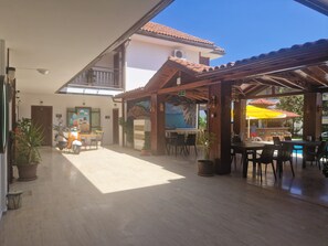 Vista frontal de la propiedad