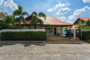 Exterior - Luxury Pool Villa A23 3BR/8 Persons (Pattaya city)