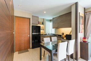 Dining - Luxury Pool Villa A23 3BR/8 Persons (Pattaya city)