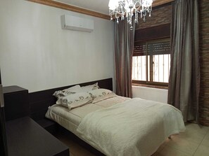 3 bedrooms, iron/ironing board, bed sheets