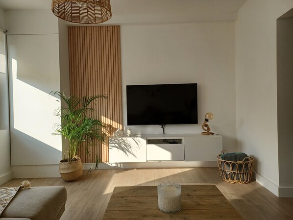 Smart TV, books - Vakantiewoning te De Haan. Geniet van de rust, natuur en strand! (De Haan)