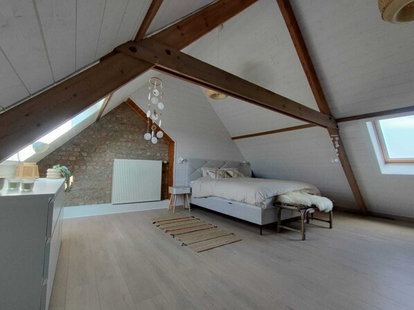 3 chambres, bureau, Wi-Fi gratuit, draps fournis