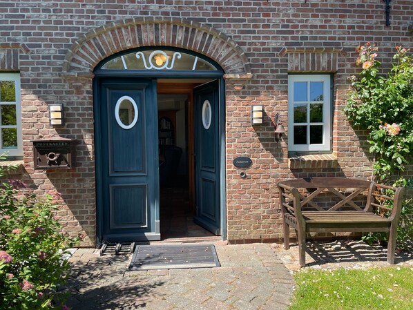 Unclassified image, 1 of 33, button