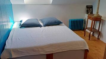 5 bedrooms, iron/ironing board, travel crib, free WiFi