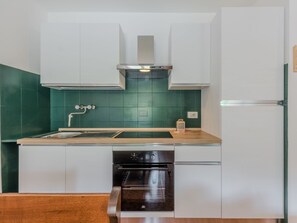 Fridge, oven, cookware/dishes/utensils