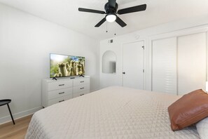 2 bedrooms, desk, iron/ironing board, WiFi