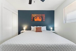 1 slaapkamer, een bureau, een strijkplank/strijkijzer, wifi