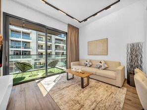 TV, mesa de pingue-pongue