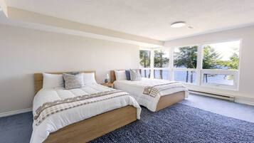 Desk, iron/ironing board, WiFi, bed sheets