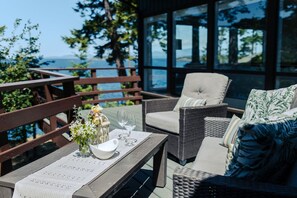 Unclassified image, 4 of 68, button