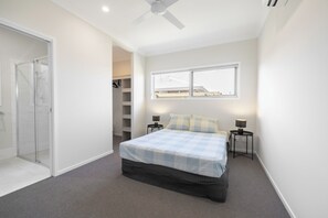 4 chambres, fer et planche à repasser, Wi-Fi, draps fournis