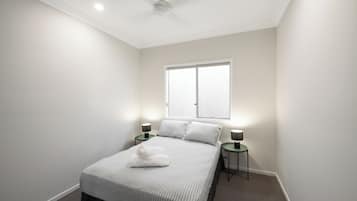 4 bedrooms, iron/ironing board, WiFi, bed sheets