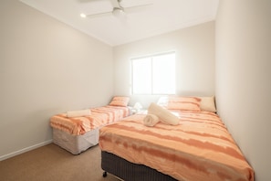 4 bedrooms, iron/ironing board, WiFi, bed sheets
