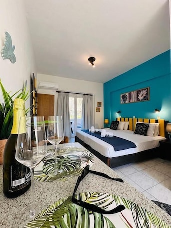 Free WiFi. Marina Studio