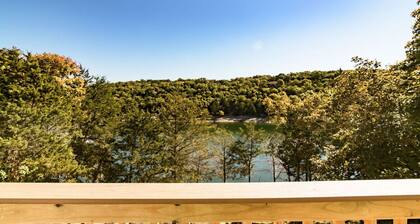 *Dream Shore* Lakefront Luxury