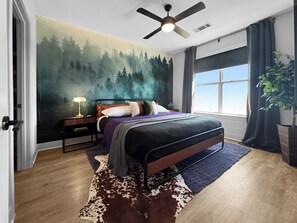 1 bedroom, desk, iron/ironing board, free WiFi - A Luxe Stay in Deep Ellum - Free Parking + Pool + Rooftop +  King Bed + Walkable (Dallas)