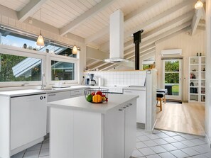 Kjøleskap, mikrobølgeovn, ovn og oppvaskmaskin