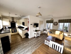 Smart TV, ping pong - Tracey Island -  a cottage that sleeps 4 guests  in 2 bedrooms (Filey)