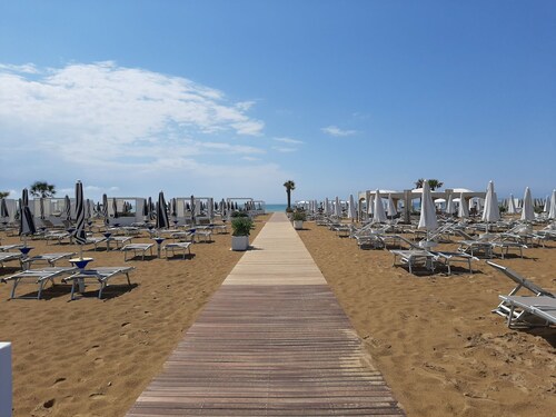 Cosy apartment in villa for 6 guests with WIFI, A/C, pool, TV, terrace and pets allowed