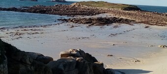 Gite in 17th century barge house, sea 800 m away, pets welcome