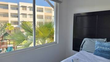 2 bedrooms, desk, iron/ironing board, WiFi