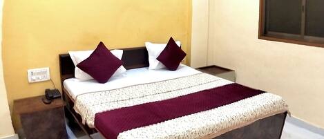 Deluxe Double Room | In-room safe, soundproofing, free WiFi