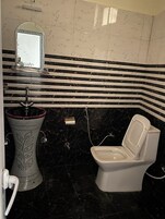 Ducha, toallas, jabón, shampoo