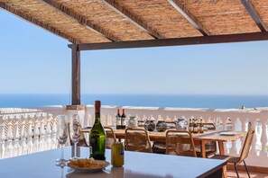 Outdoor dining - Exclusive Villa, Wonderful Garden, Private Heated Pool (La Herradura)