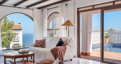 Exclusive Villa, Wonderful Garden, Private Heated Pool