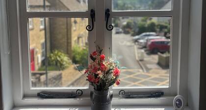 The Corner Cottage - ideal Cotswold way walk stay / pet friendly