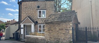 The Corner Cottage - ideal Cotswold way walk stay / pet friendly